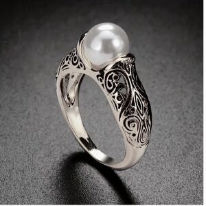 Silver Tone Pearl Ring Filigree Sculpted Mounting Fashion Costume Jewelry Size 7